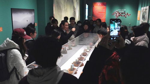 人文藝旅啟新程 三院聯(lián)合舉辦“百青藝象·時(shí)代華章”作品觀展暨文化藝術(shù)交流活動(dòng)